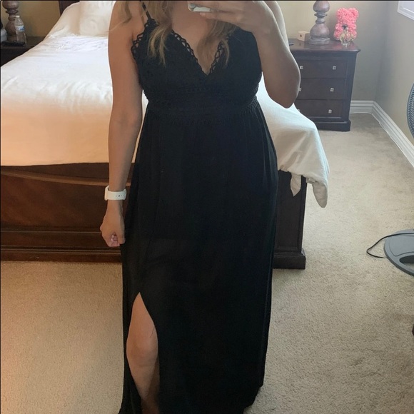 Dresses & Skirts - SOLD! Beautiful maxi dress-small